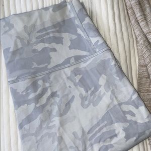 Lululemon White Camo Leggings Wunder Under